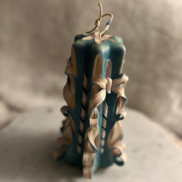 Vintage 1970s Hand Carved Ribbon Swirl Christmas Candle 7.5 x 5 - Very Detailed! - Picture 4 of 10